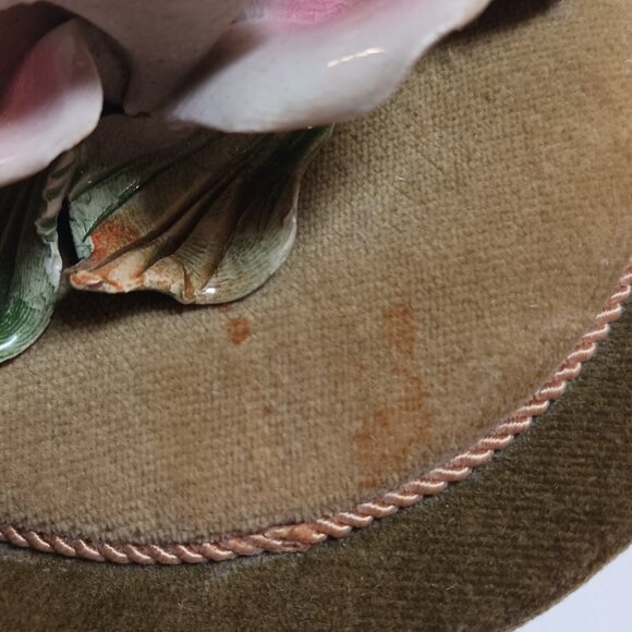 Vintage Capodimonte Style Porcelain Flower Wall Art with Gold Velvet and Tassel - Picture 12 of 13